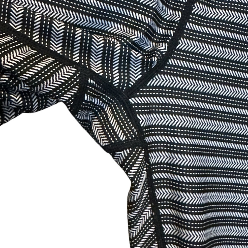 Zyia Active Leggings Aztec Adrenaline Black Gray Striped - Women’s Size 6-8 - Picture 3 of 8